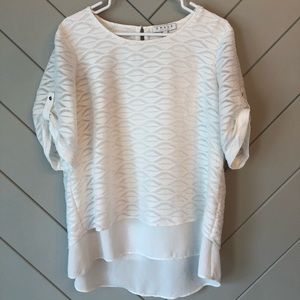 Textured hi-lo top